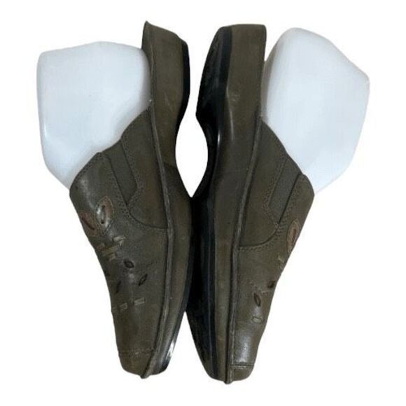 Clarks Olive Green Leather Embroidered Mules Slides Casual Shoes Women Size 9M - Picture 5 of 12